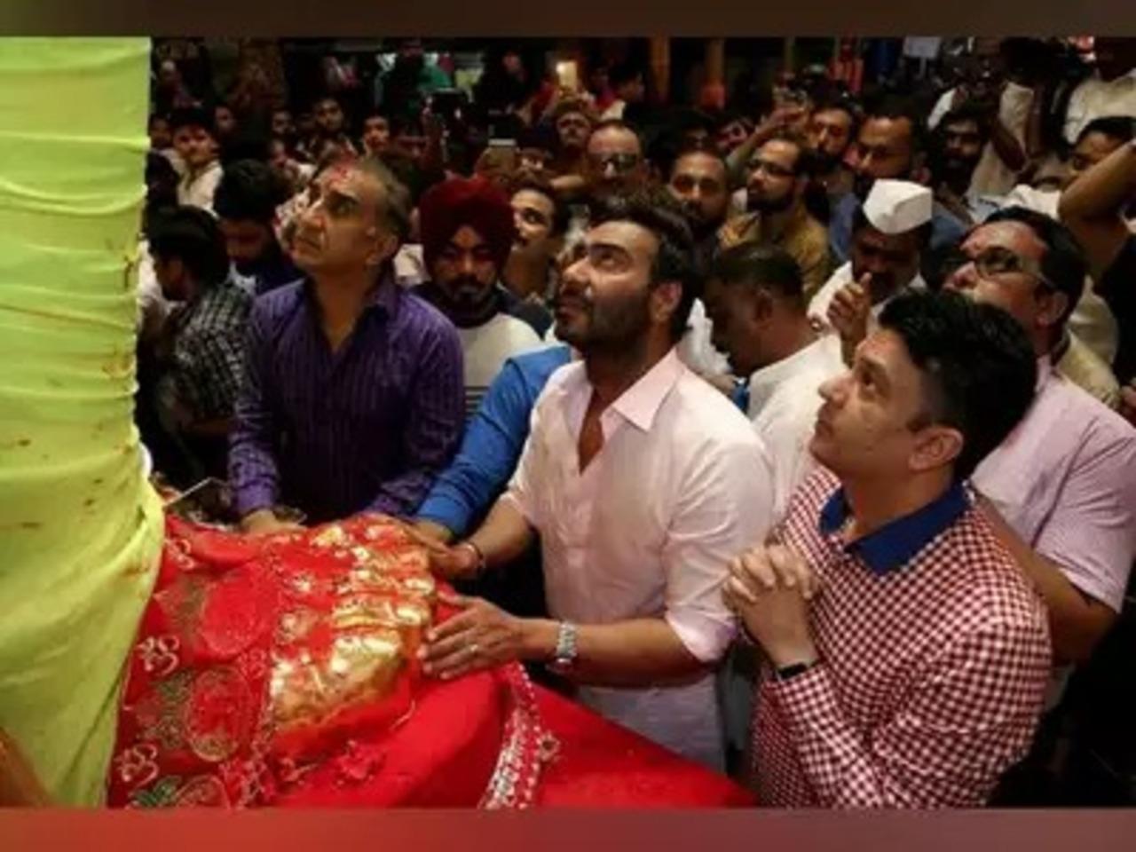 Ajay Devgn mostly visits the pandal every year to seek blessings from the Lord of Wisdom. He's a devotee of Lord Shiv and Lord Ganesh
